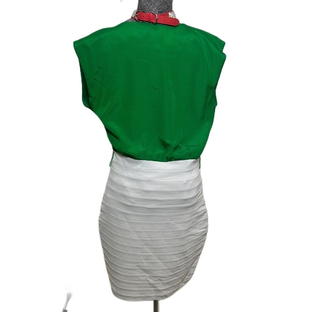 EXPRESS CHIC GREEN SLEEK  White Wrap Dress Stylish Outstanding Size Medium - Picture 5 of 11